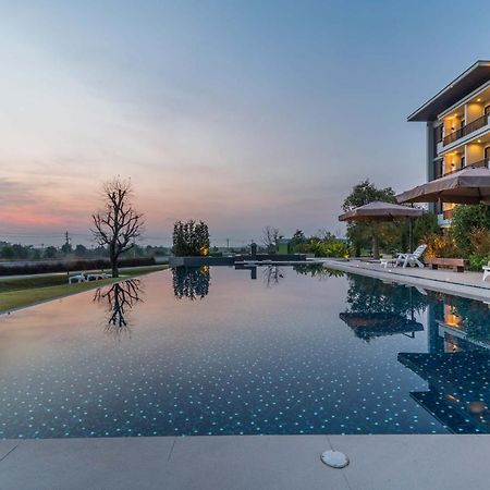 Green Ville Laguna Hotel Sung Noen Екстер'єр фото