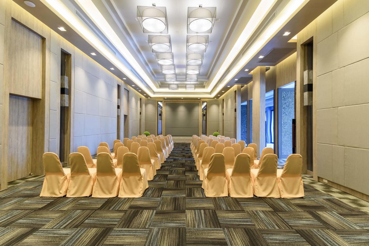 Green Ville Laguna Hotel Sung Noen Екстер'єр фото
